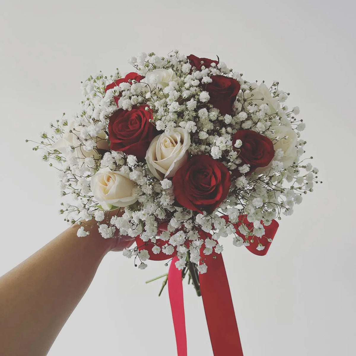 Red and white rose bridal bouquet for weddings in Dubai