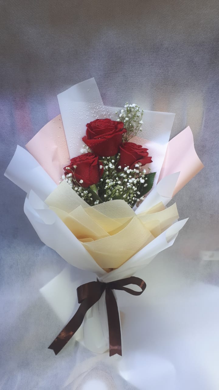 3 Red Roses Classic Bouquet