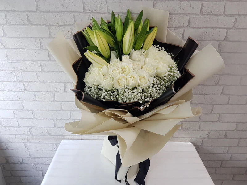 24 White Roses With White Lily