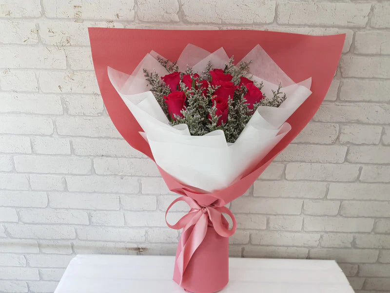 10 Red Roses With Limonium