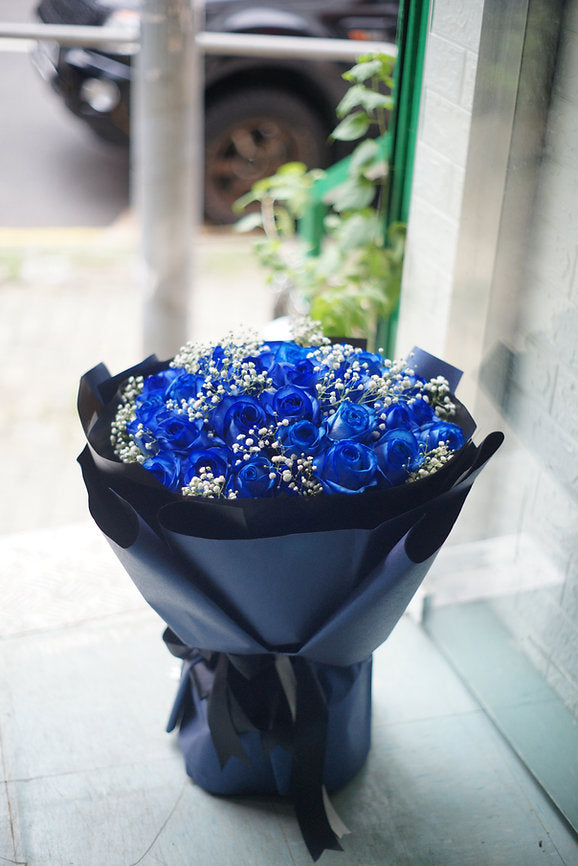 30 Blue Rose Bouquet