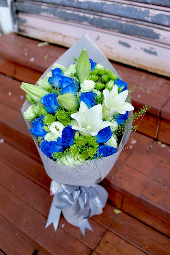 Lily, Blue Rose, Green Bouquet