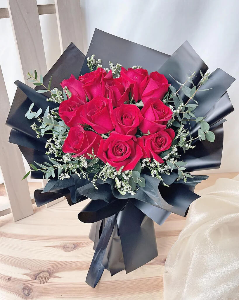 Classic 12 Red Rose Bouquet