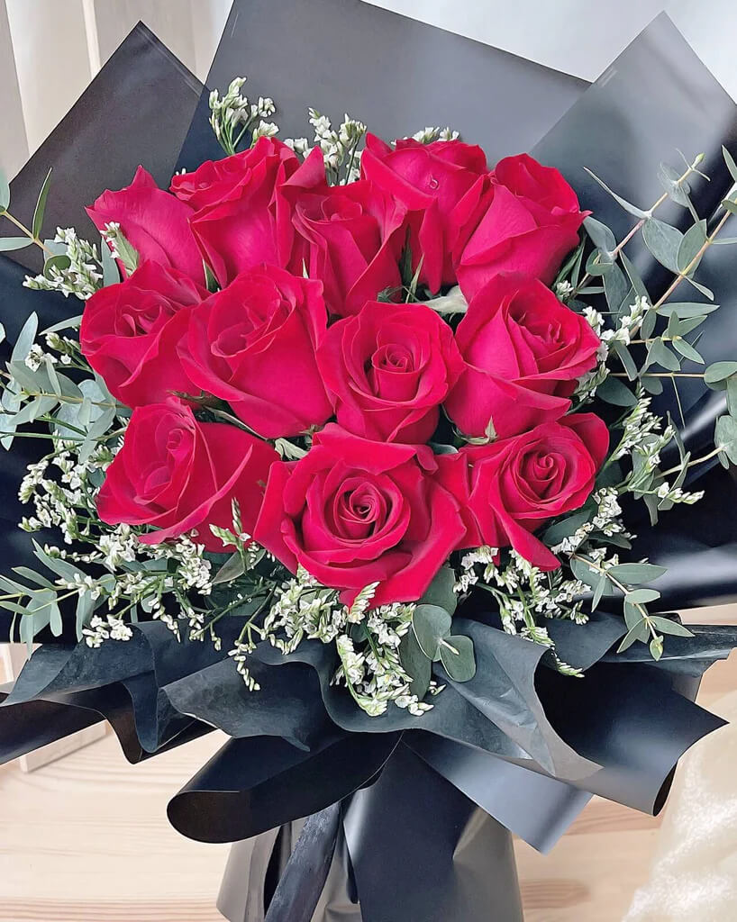 Classic 12 Red Rose Bouquet