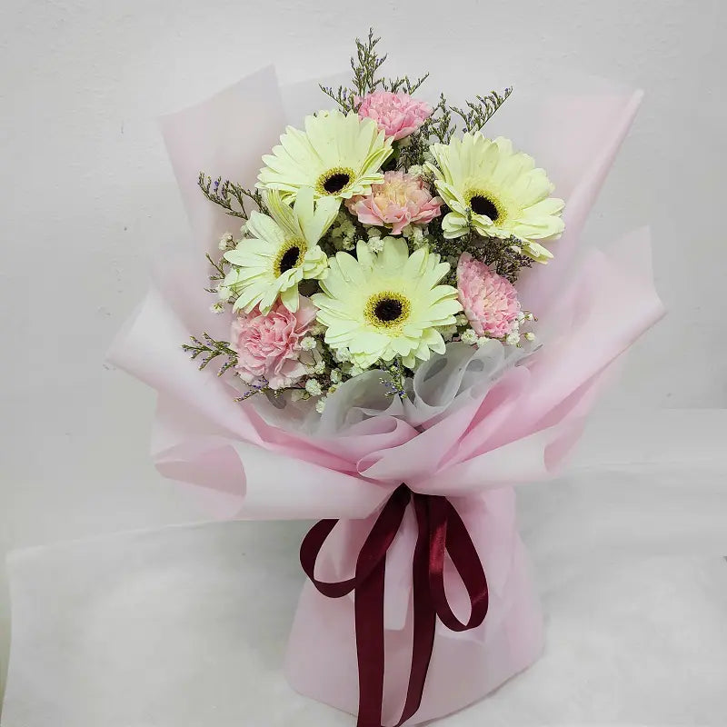 8 Daisy Gerbera Carnation Bouquet