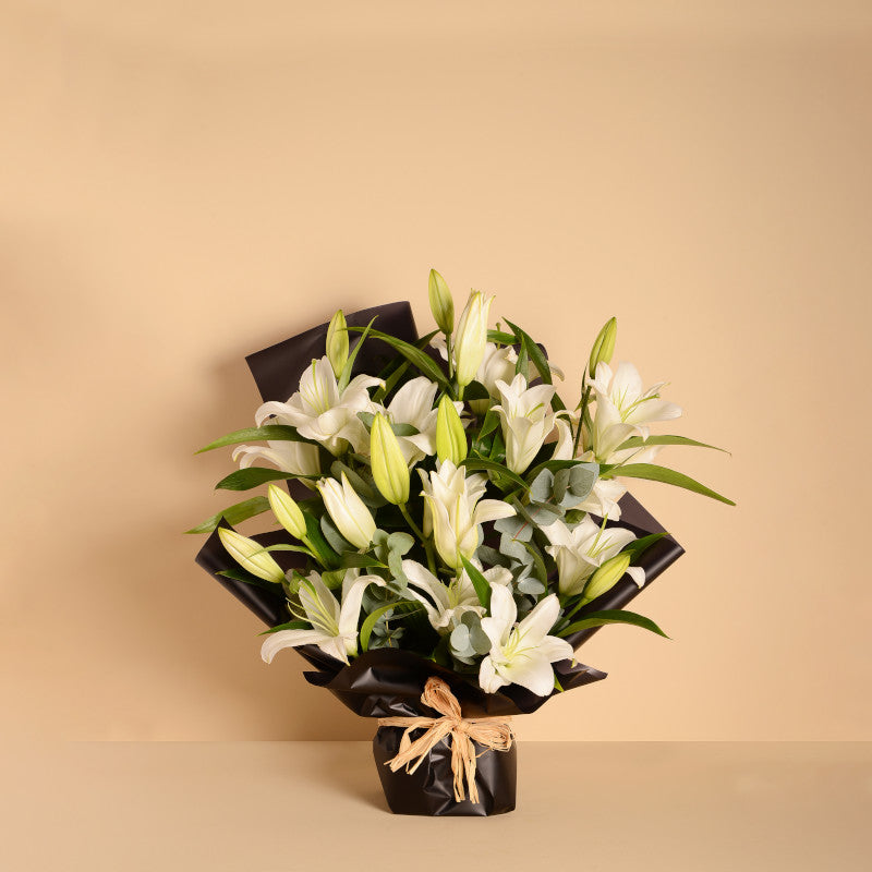 10 Classic White Lilies With Eucalyptus