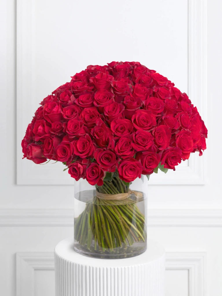 100 Red Roses In Vase